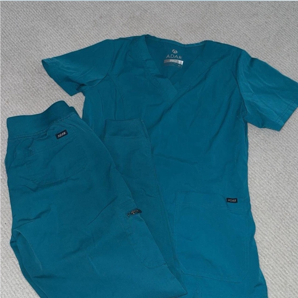 Adar Women's Teal Scrub Set